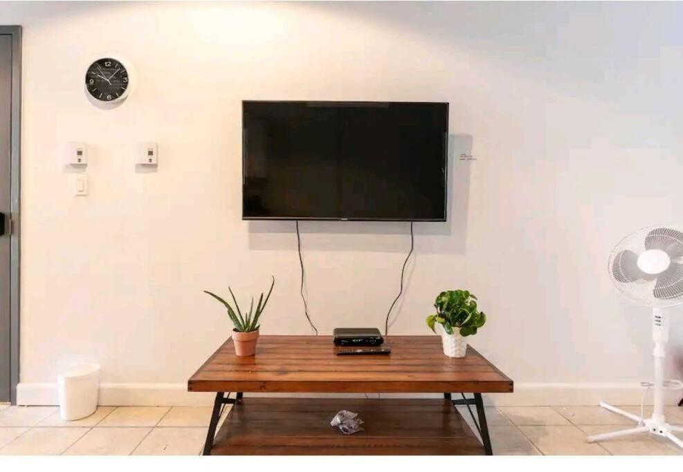 Apartamento No°1~Plaza St-Hubert~Metro Jean-Talon~Jarry Parc Montreal Exterior foto